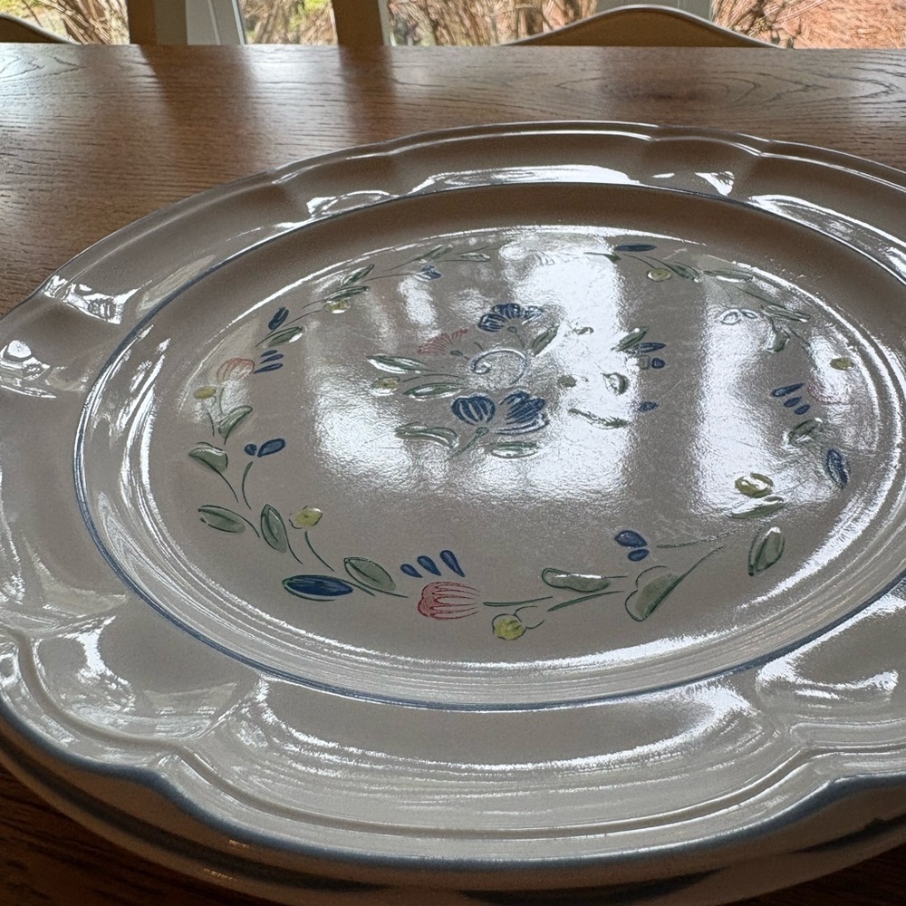 Hearthside- Floral Expressions- set of 2- scallop dinner plates-discontinued - Picture 5 of 14